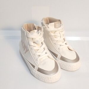 DKNY GIRLS CREAM BRONZE SNEAKERS SIZE 12 TODDLER NWT